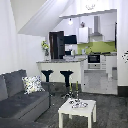 With 2 Bedrooms In Caloura With Furnished Terrace And Wifi *