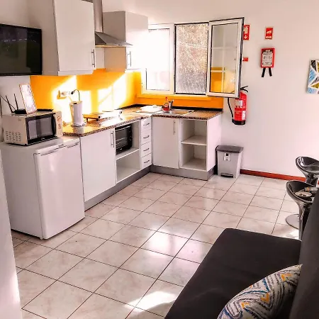 Апартаменты With 2 Bedrooms In Caloura With Furnished Terrace And Wifi *