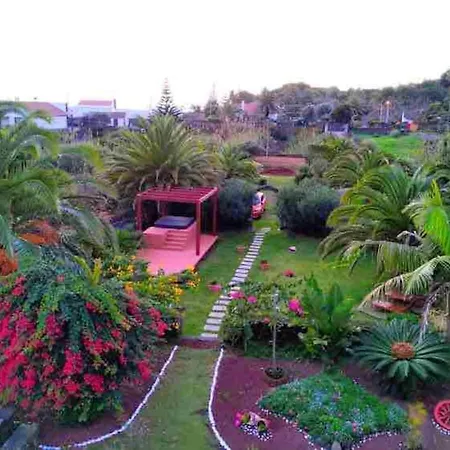 With 2 Bedrooms In Caloura With Furnished Terrace And Wifi Апартаменты